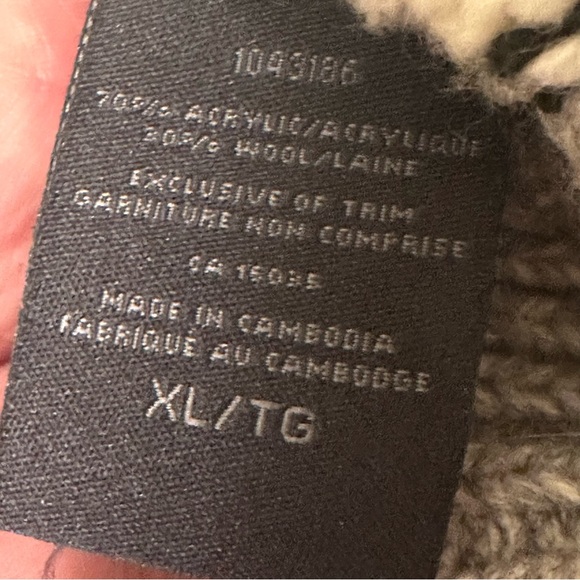 NOT FOR SALE. Gone in a bundle can’t delete yet - Picture 8 of 8